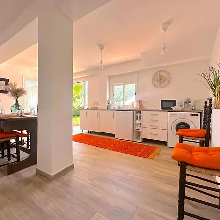 Chalet Garden House Malaga